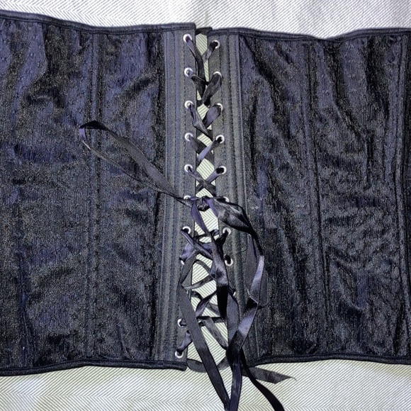 Intimates Pennington Woman’s Black Corset - Picture 10 of 10